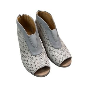 Earth Origins Carden Wide Perforated Peep Toe Ankle Booties Gray Women's Size 6W